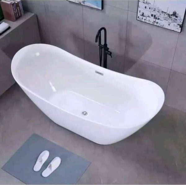 Boat-Shaped Bathtub